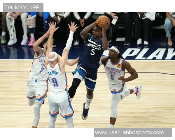 爱德华兹表现出色半场8投4中三分球命中率高达60贡献16分4篮板